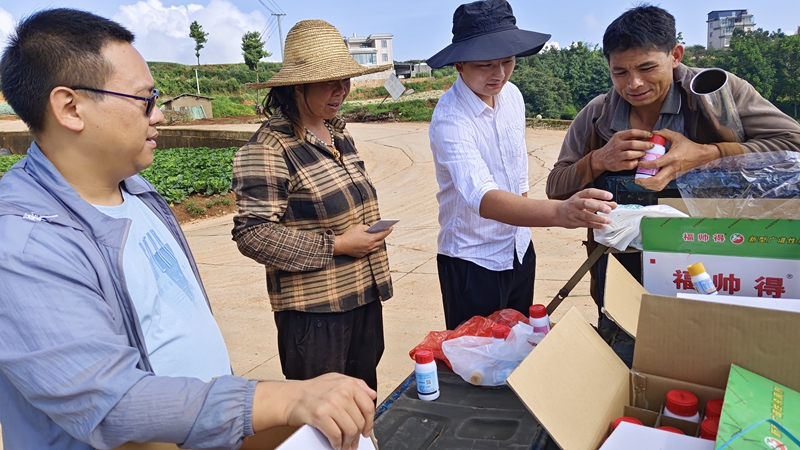 石原金牛為云南種植戶送技術(shù)、送優(yōu)惠